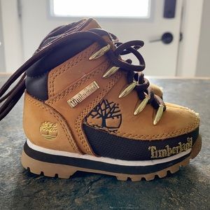 US size 5 infant Timberland shoes. Great used condition.